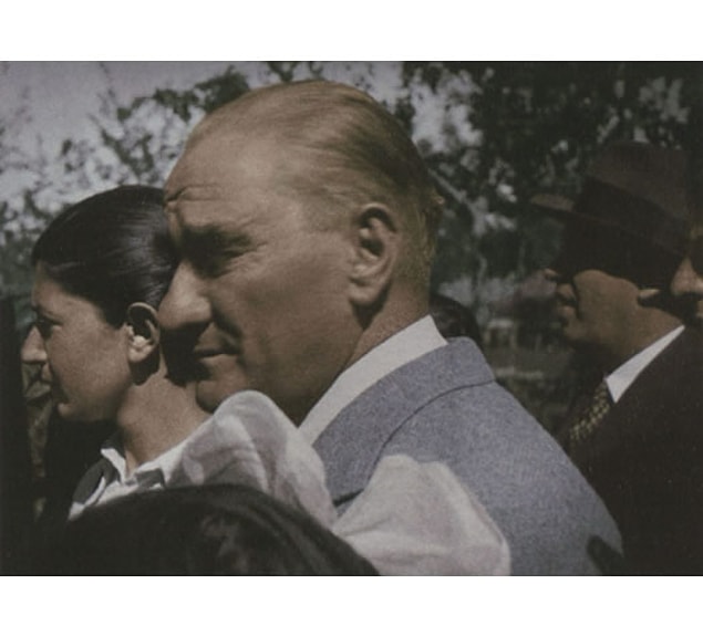 1. Atatürk Ağlıyor