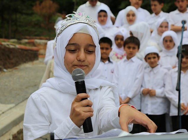 10. Evdeki bütün yaşlılara onlar öldükten sonra arkalarından Kur'an okuyacağına söz vermek.