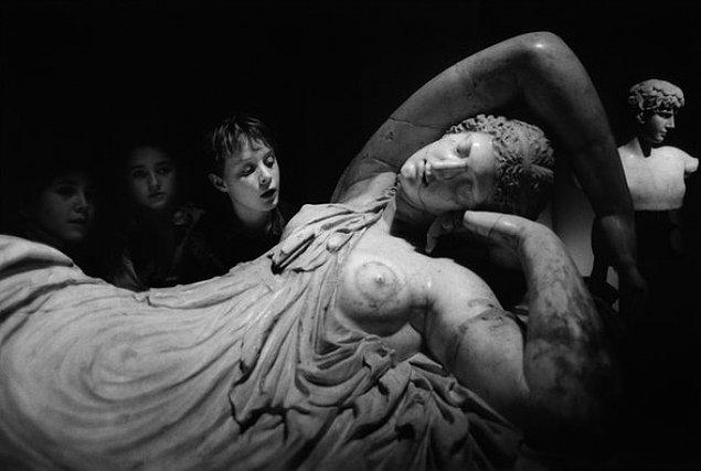 12. "Uyuyan Ariadne", Cristina Garcia Rodero, Madrid, 1991.