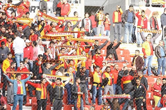 Galatasaray Taraftarından İstifa Protestosu