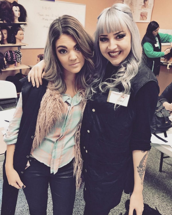 10. И даже с помощью краски тебе не добиться такого прикольного оттенка, как у твоих светловолосых подружек