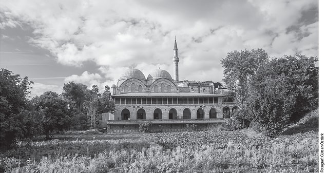 11. Cami o kadar değerli parçalarla bezenmiş ki, pek çok hırsızlık vakası görülmüş.