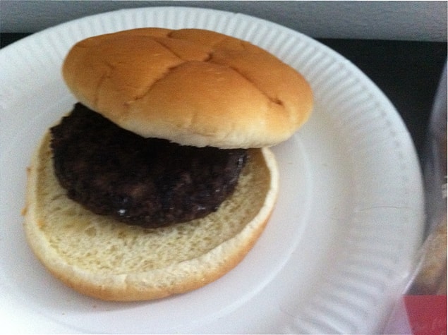 9. Dışarıda gördüğünüz bir yemeğe özenip "Hamburger yemeye gidebilir miyiz?" dediğinizde: