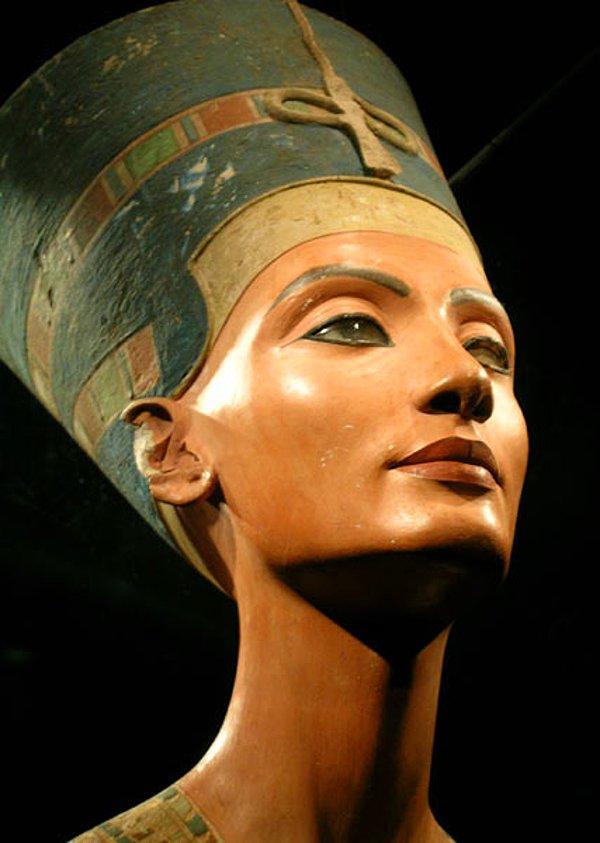 2. Nefertiti - Mısır Kraliçesi, MÖ 14. yüzyıl