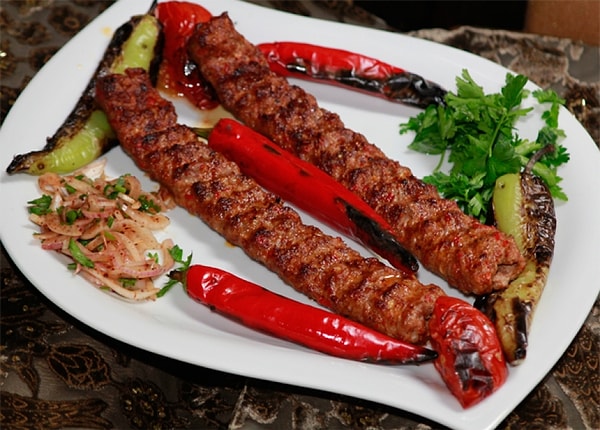 6. В мясном отделе отходов не остается, используются все куски туши.