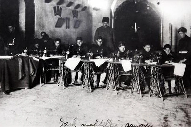 Hem askeri eğitim hem zanaat eğitimi.