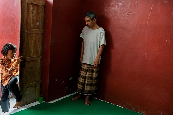 16. Общение с родственниками практически под запретом.