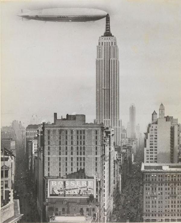6. Empire State binasına takılan zeplin (1930)