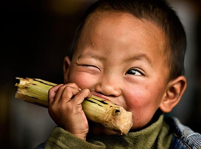 Tebessüm Garantili: Pırıl Pırıl Gülümsemesiyle Yüreğinizi Isıtacak 17 Çocuk