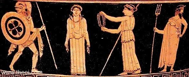 Athena ona güzel bir kemer, süslü elbiseler verdi.