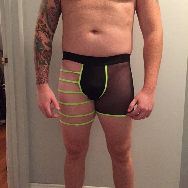 2. А вот и ее реакция: «Это кошмар. Просто кошмар. Сними. Выглядит как дешевый ширпотреб, который купили в секонд-хенде, чтобы напялить на вечеринку».