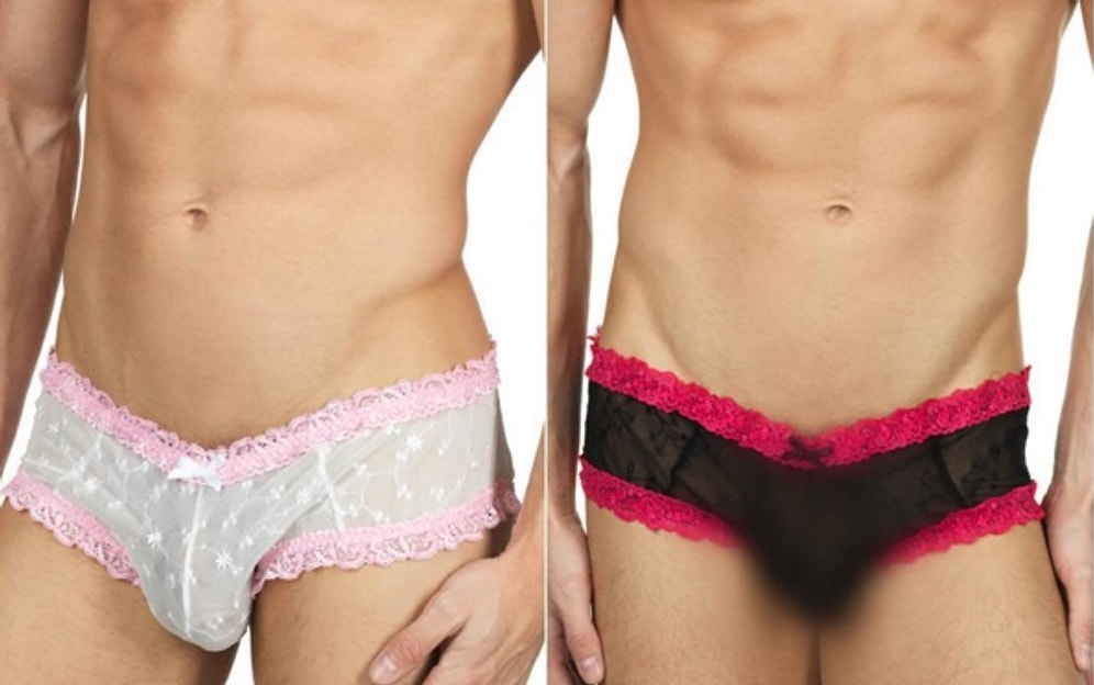 Парень хотел удивить свою девушку, прикупив сексуальное мужское белье (18+)
