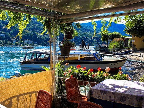 6. В 1600-х годах итальянский остров Изола-Белла был превращен в дворец с неисчислимыми садами.