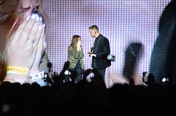 3. Девушки рыдали от счастья не в силах остановиться. «Я не верю в происходящее, я на концерте Егора Крида, всё так круто, я вижу его вживую!» - делились впечатлениями поклонницы.