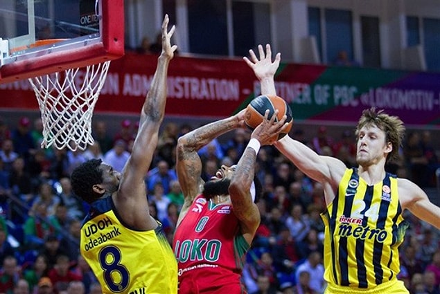 Erkek basketbol takımı tutulamıyor