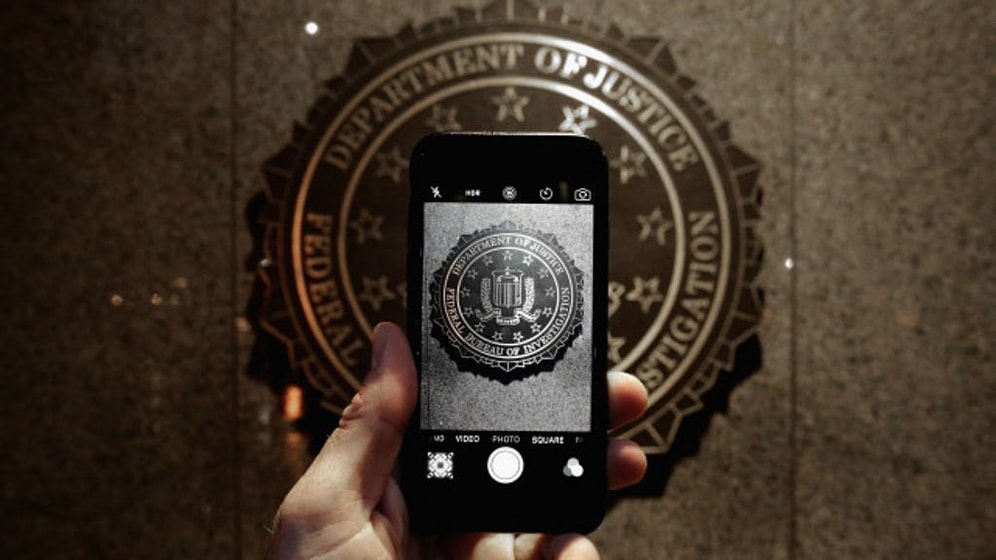 Apple: FBI Telefon Kameraları ve Mikrofonlarını Kontrol Edebilir