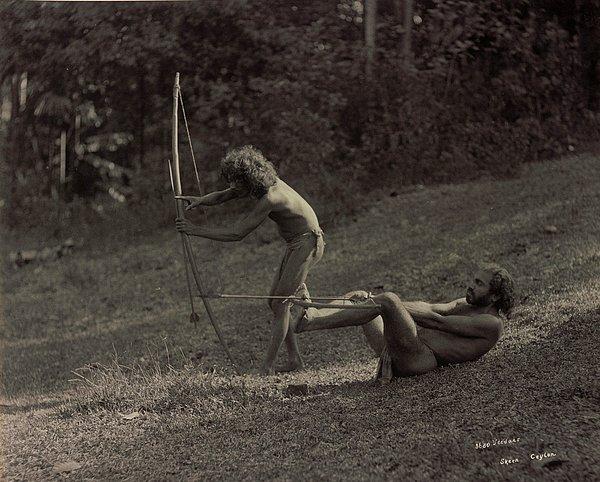 16. İki avcı Aborjin, Sri Lanka, 1901