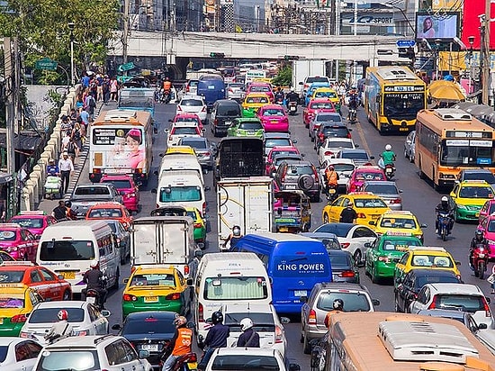 Trafikte Yaşadığınız Tüm Problemleri Küçümsetecek 21 Trafik Sıkışıklığı