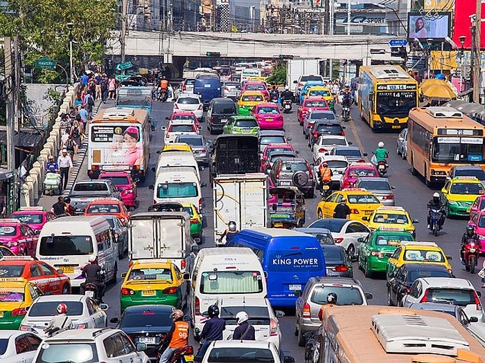 Trafikte Yaşadığınız Tüm Problemleri Küçümsetecek 21 Trafik Sıkışıklığı