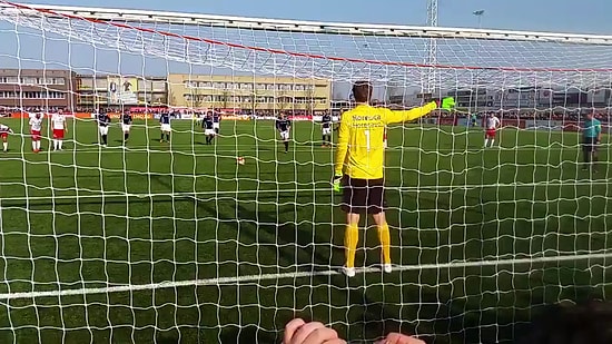 26 Yıl Sonra Kariyerine Başladığı Takıma Bir Maçlığına Dönen Van Der Sar Penaltı Kurtardı