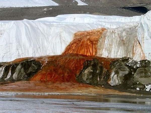 1. Antarktika'da bulunan bu kan kırmızısı şelale, ilk olarak 1911 yılında keşfedildi.