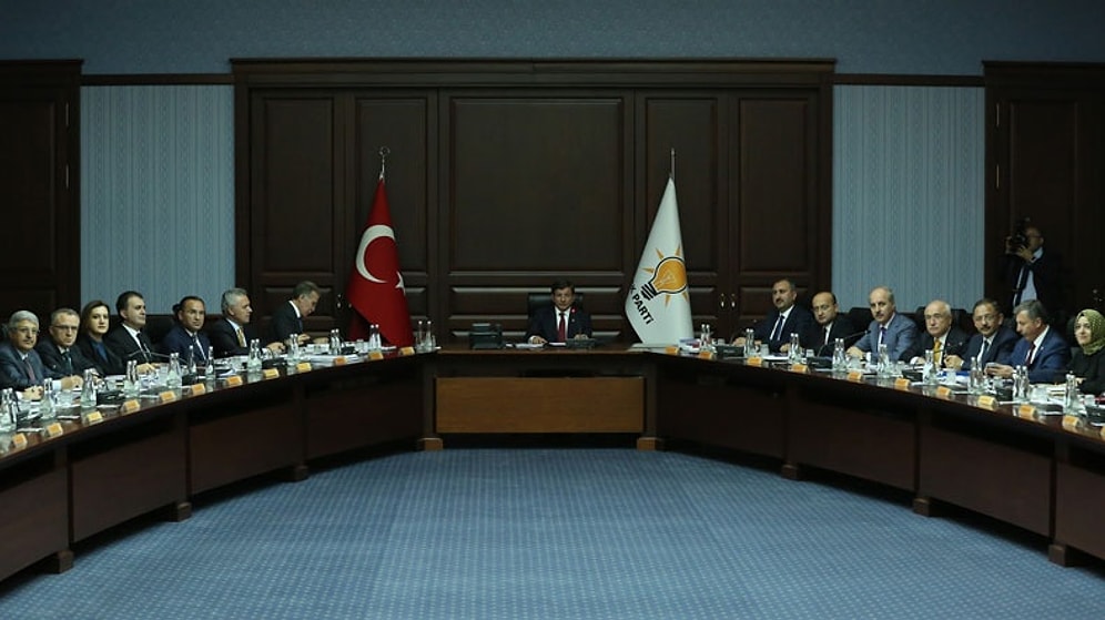 AK Parti MKYK Sonucu: 'Anayasa Teklifi 1 Ay İçinde Tamamlanacak'