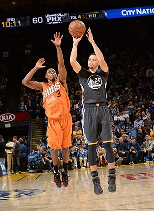 Warriors Evinde Yenilmiyor