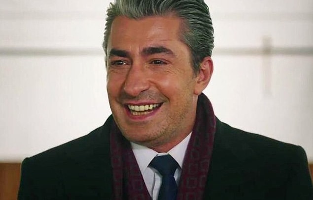 Daha önceki dizilerinde tecavüz eden, adam öldüren, çocuk döven Petekkaya; senaryodaki romantik cümleleri beğenmeyerek çıkarıyormuş!