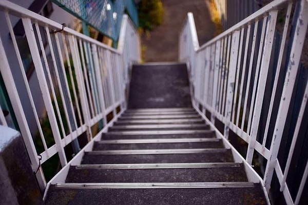 1. Не занимайтесь сексом на лестнице