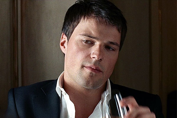 2. На странице артиста недавно появилась весьма интригующая отметка.