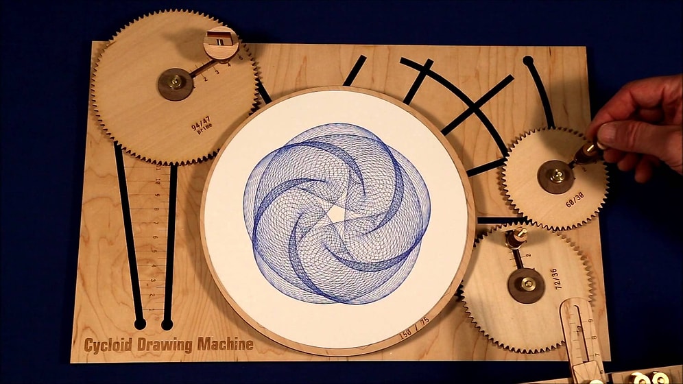 Sonsuz Geometrik Tasarımlar Oluşturup, Bağımlılık Yaratan Ahşap Dairesel Çizim Makinesi