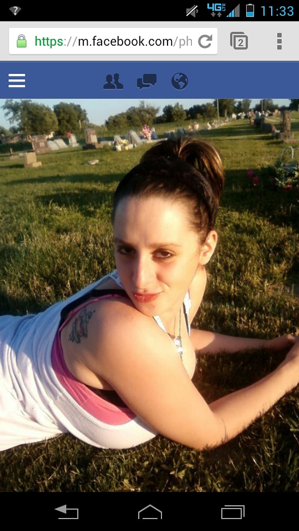 1. Кажется, она совсем не знает о таком понятии как "задний фон"