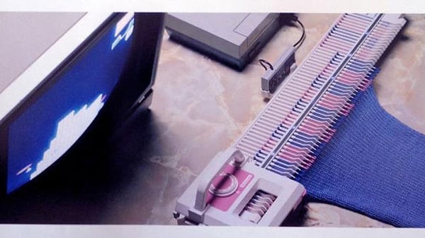 7. Nintendo практически выпустила вязальную машинку 👵 NES KNITTING MACHINE