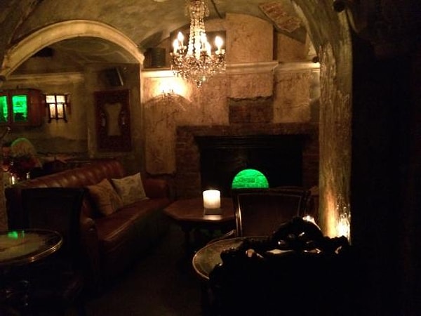 15. А внизу выпить коктейль, который будет стоить вам три, а то и четыре таких порций лапши.