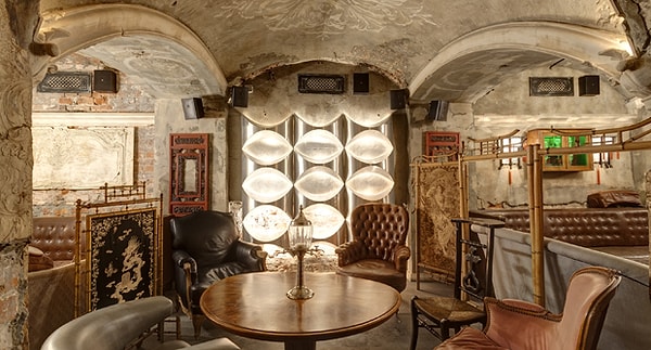 19. Приходить лучше заранее, потому что бар практически никогда не бывает пуст!