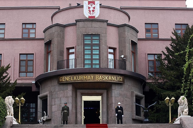 Askerî binalar ve tesisler;