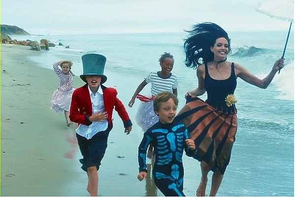 Которая умеет радоваться жизни и простым вещам.