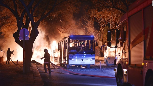 20. Olay yerindeki yaralılara yardım etmeye çalışmayın. Güvenli bir yere geçtikten sonra görevlilere haber verin.
