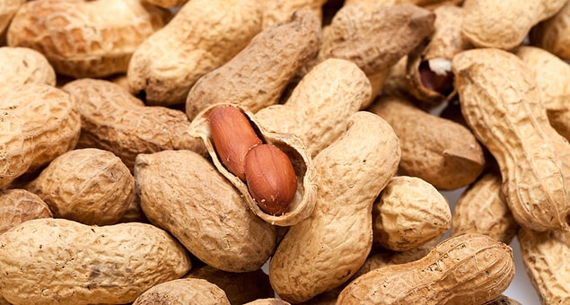 8. Yüksek miktarda magzenyum içeren yer fıstığı, anti-stres hormonunun serbest kalmasını sağlar ve bol E vitamini içerir.
