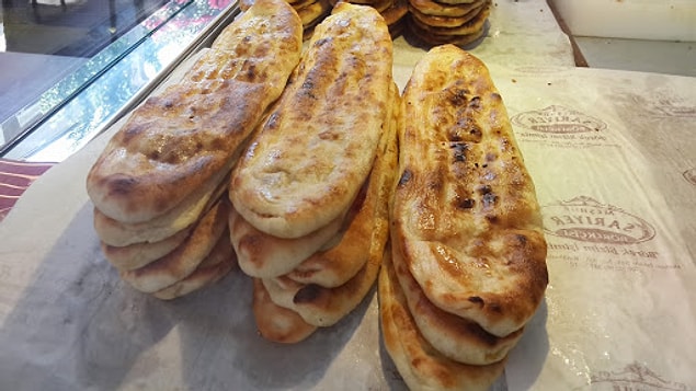 9. Kimseye kendini ispat etmek zorunda değildir. Hayatı olduğu gibi yaşar.
