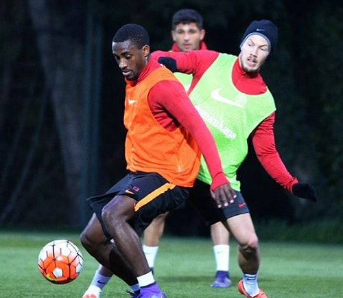 Galatasaray'ın Yeni Teknik Direktörü Riekerink Sahaya İndi