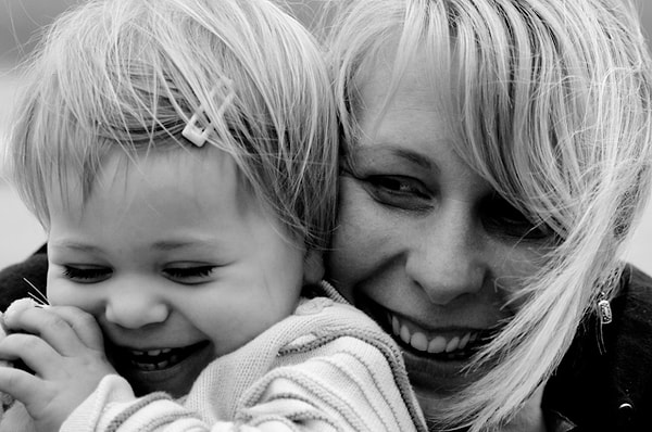 9. Отправляясь в магазин, вместо фразы "Кричи, сколько хочешь! Я все равно не куплю тебе ничего!" постарайтесь объяснить ребенку, что денег у вас хватит только на молоко и хлеб, и он должен пообещать ничего не просить.