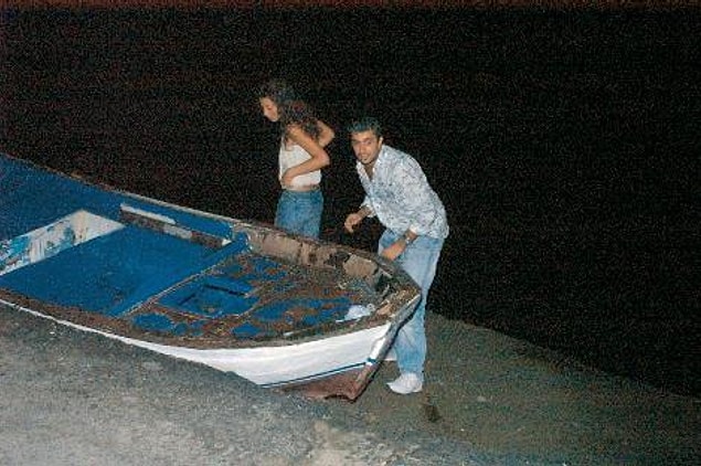 4. Erkan Petekkaya'nın sahilde yasak aşkıyla öpüşürken yakalanması