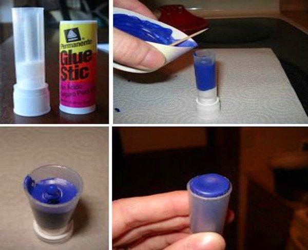 8. Aynı şekilde, erittiğiniz boyaları bitmiş bir yapıştırıcı stick kabına dökerek açılıp kapanabilen boya kalemleri yapabilirsiniz.