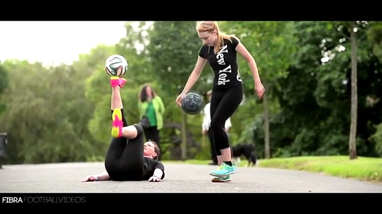 Кто сказал, что женщины ничего не понимают в футболе?