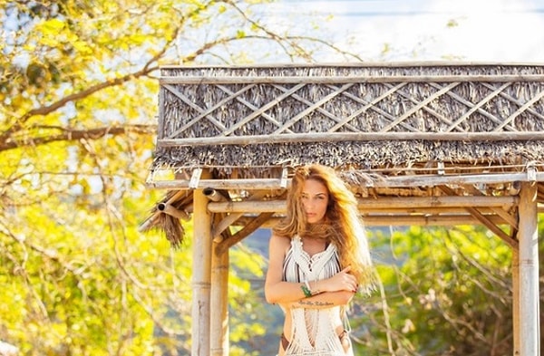 2. Даже на отдыхе звезда не забывает о поддержании физической формы 💪 и регулярно посещает спортзал.