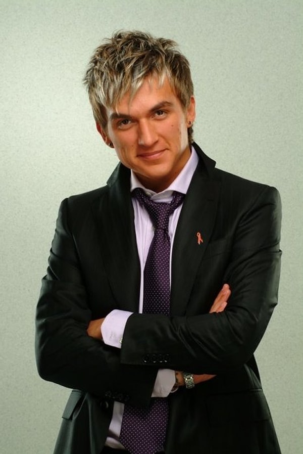 3. Во времена существования группы «Smash!!» Влад Топалов не знал горя: отбоя от поклонниц не было, слава ласкала удачливого певца. Однако, солист сам загнал себя в практически безвыходную ситуацию.