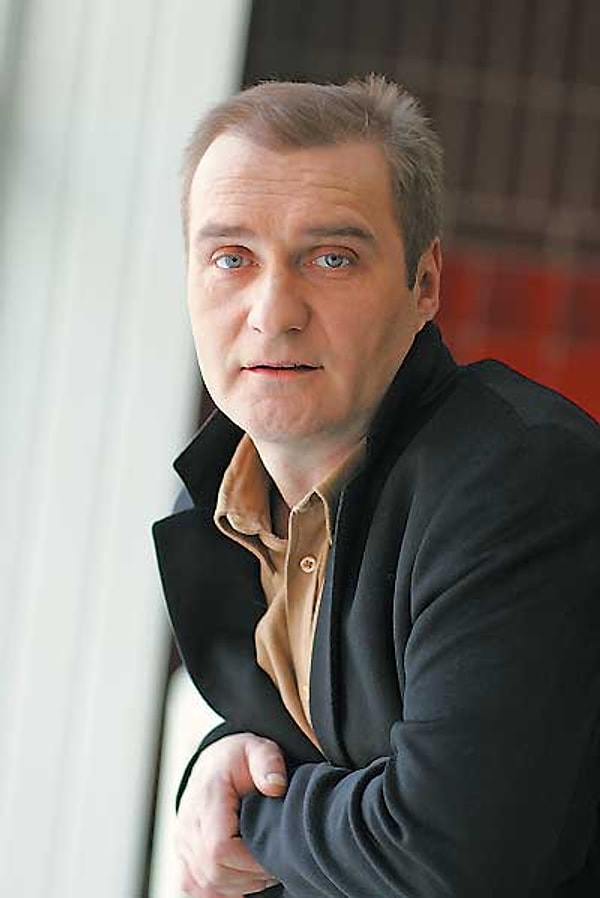 10. Когда Александр Балуев ушел из театра, ему казалось, что-теперь-то он станет нарасхват, и все продюсеры начнут звать его в свои картины.
