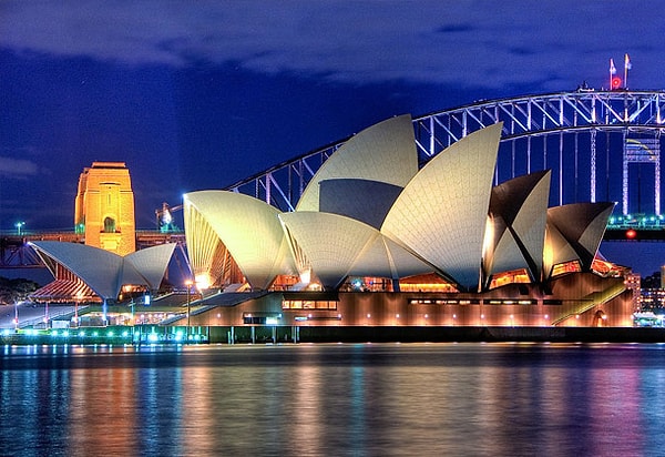 21. Существует ошибочное мнение, что в Австралии банится порно, где у девушек слишком маленькая грудь.