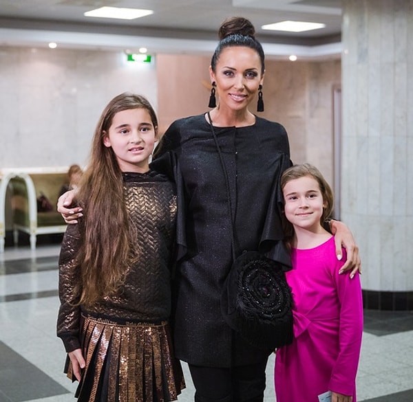 15. Алсу с дочерьми Микеллой и Сафиной Абрамовыми